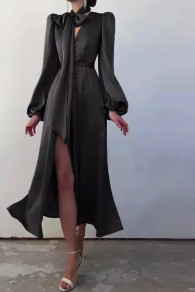 Ženska satenska obleka z gumbi 21685 črna