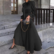 Ženska satenska obleka s trakom na vratu 2525 črna