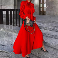 Ženska satenska obleka s trakom na vratu 2525 rdeča