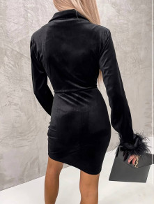 Ženska plišasta obleka s perjem 3089 črna