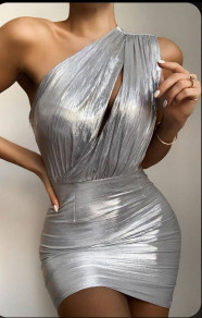 Ženska spektakularna kratka obleka H4125 srebrna